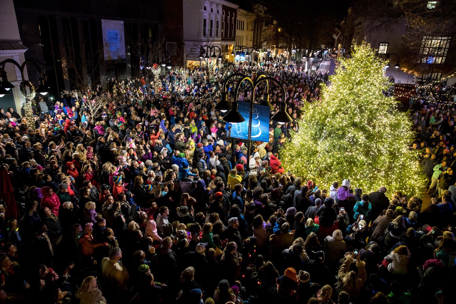 Grand Illumination Crowd Scene